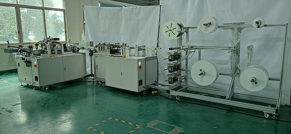 1652688162368341.jpg 全自動一拖一口罩生產機.jpg